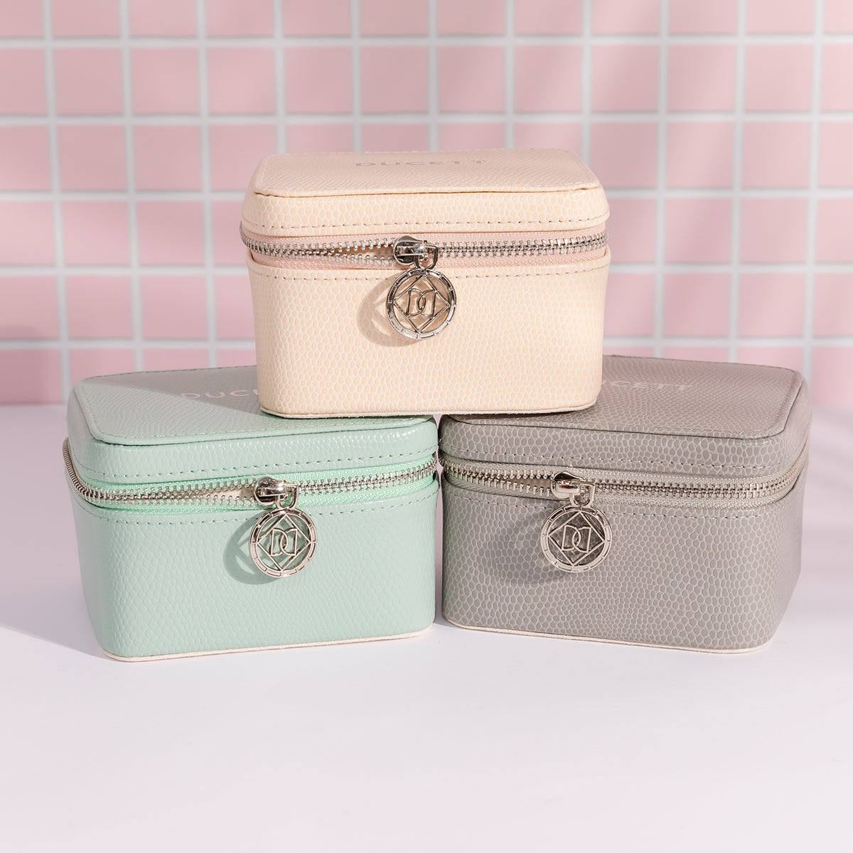 Little travel bag grey - closed